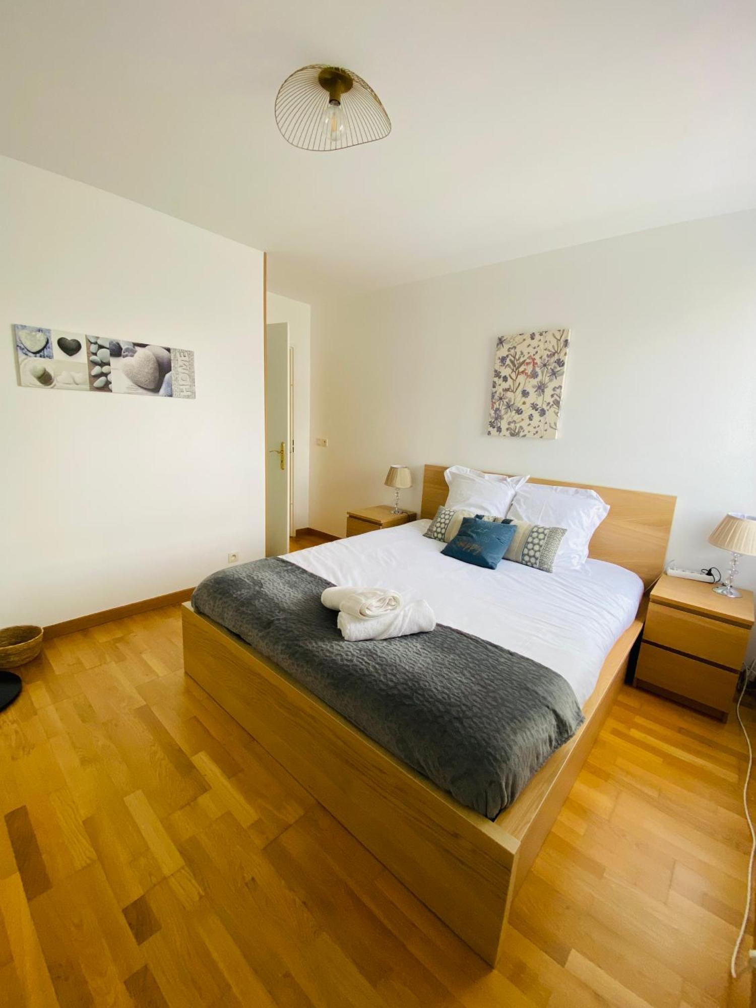 Apartment 3 Pieces Proche Rer & *