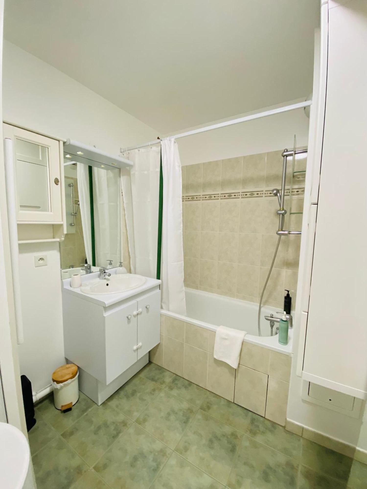 3 Pieces Proche Rer & Apartment